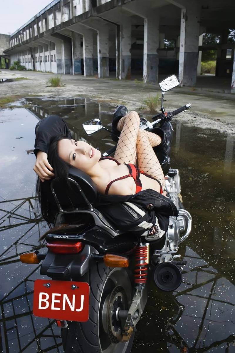 重机车比尼写真美女  [凱渥@ Lina]